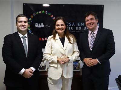 Notícia destaque: OAB-MT e CFOAB debatem ampliação de cursos de pós-graduação para MT e o país