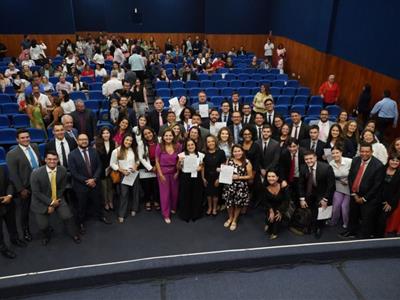 Foto da Notícia: Presidente Gisela dá as boas-vindas a novos advogados e coloca OAB-MT à disposição neste início de caminhada