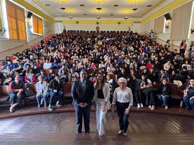 Foto da Notícia: Comissão de Direito do Trabalho da OAB-MT realiza palestra para estudantes do Liceu Cuiabano